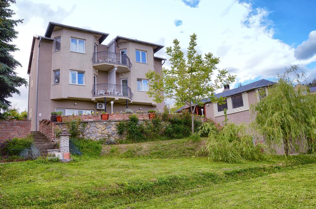 Apartments Vila Vrdnik Exteriör bild