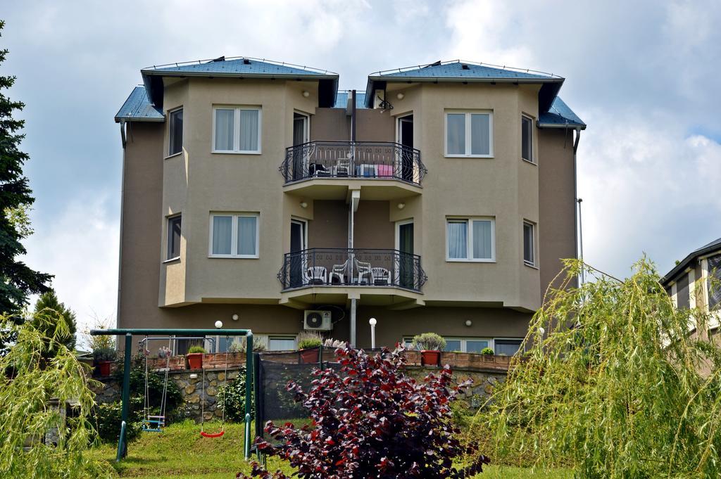 Apartments Vila Vrdnik Exteriör bild